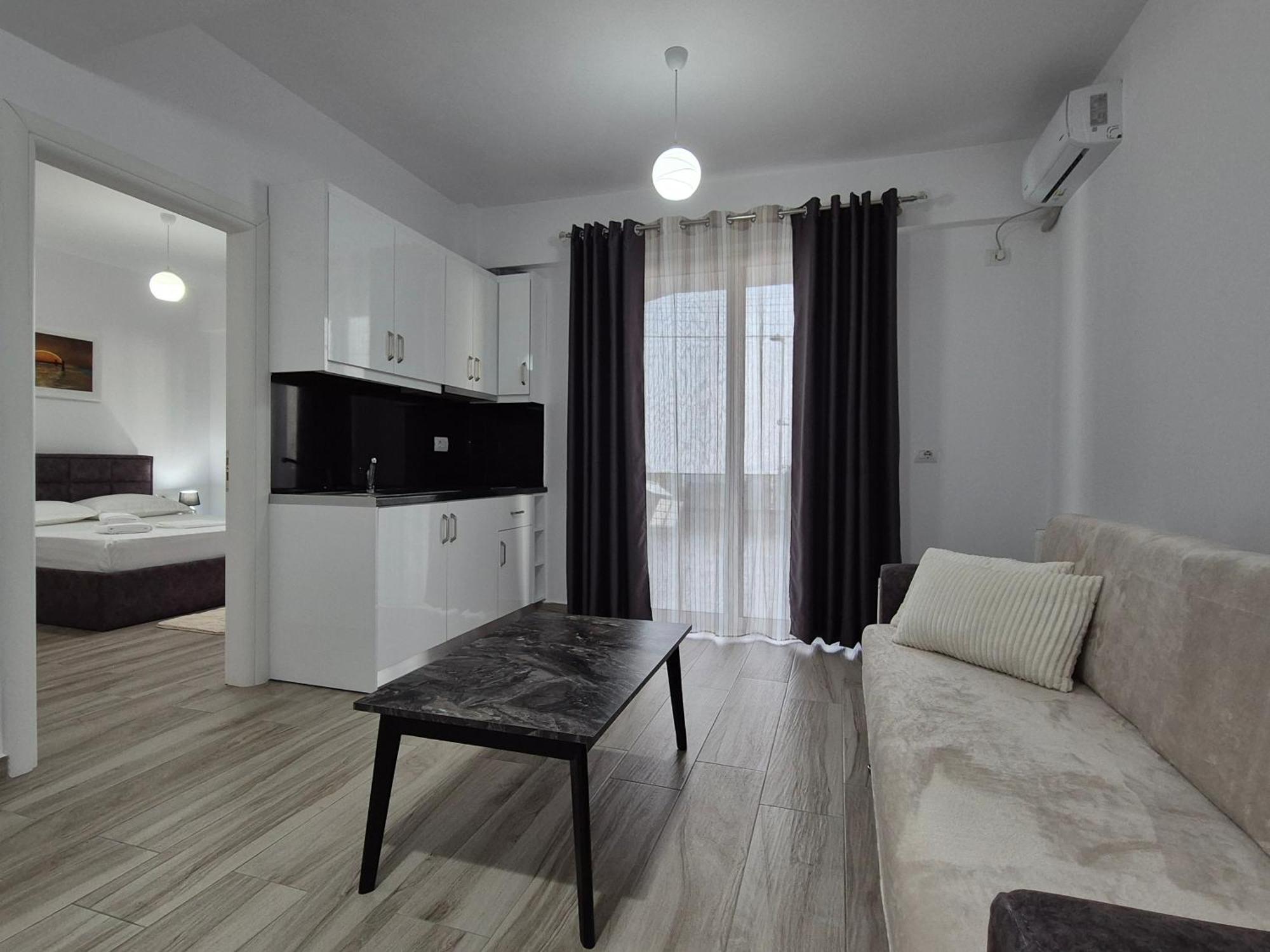 Flore Rooms Саранде Екстериор снимка