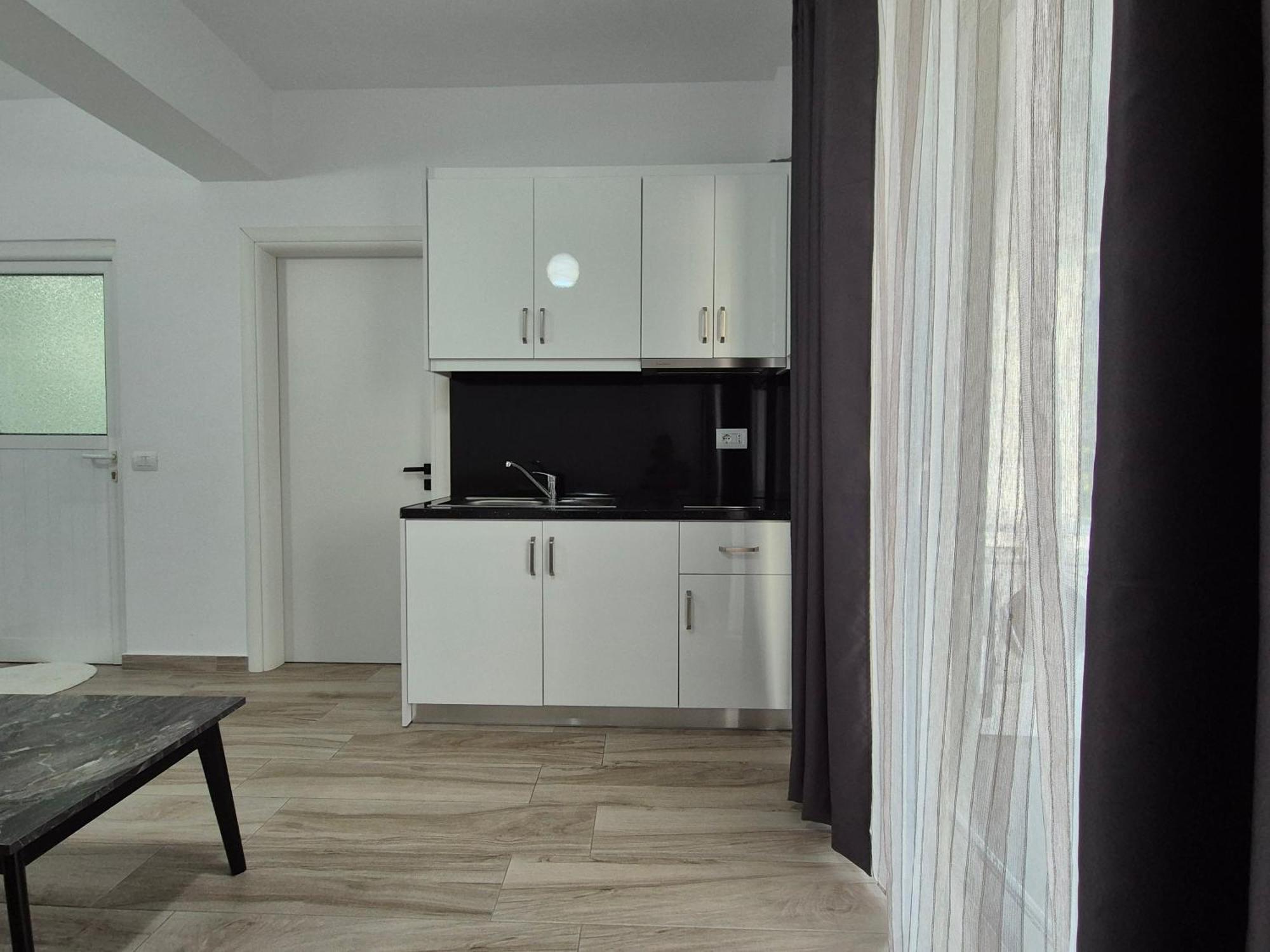 Flore Rooms Саранде Екстериор снимка