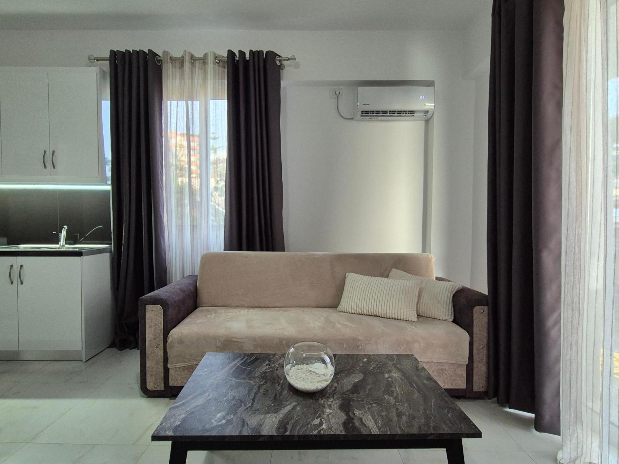Flore Rooms Саранде Екстериор снимка